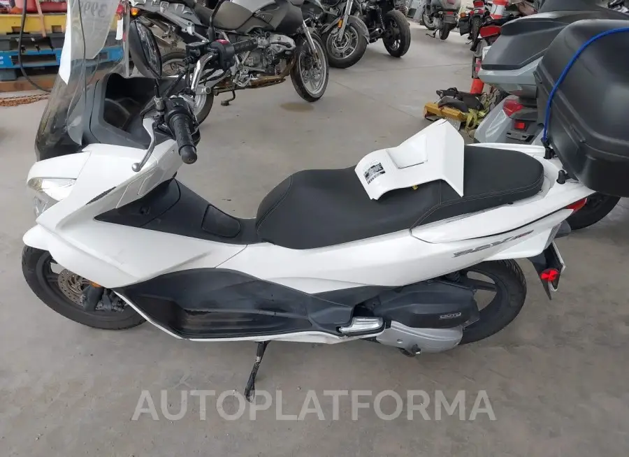 HONDA PCX 2017 vin RLHKF1809HY201040 from auto auction Iaai