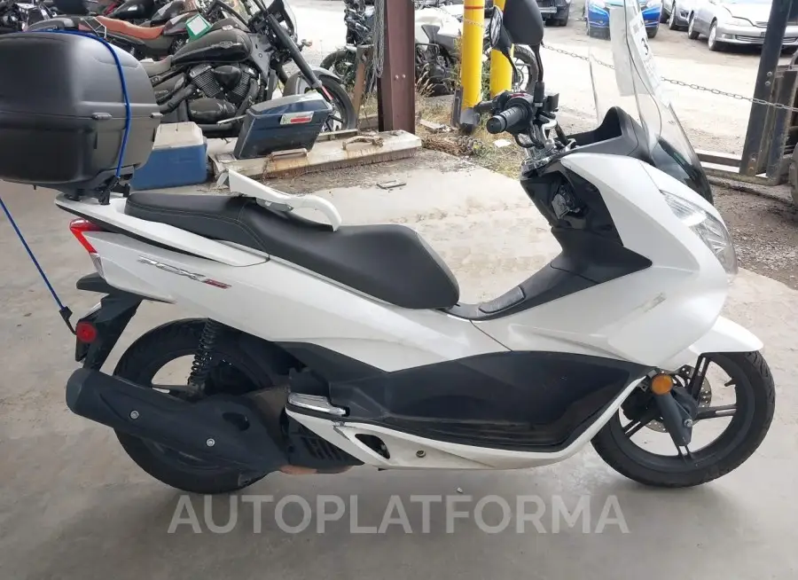 HONDA PCX 2017 vin RLHKF1809HY201040 from auto auction Iaai