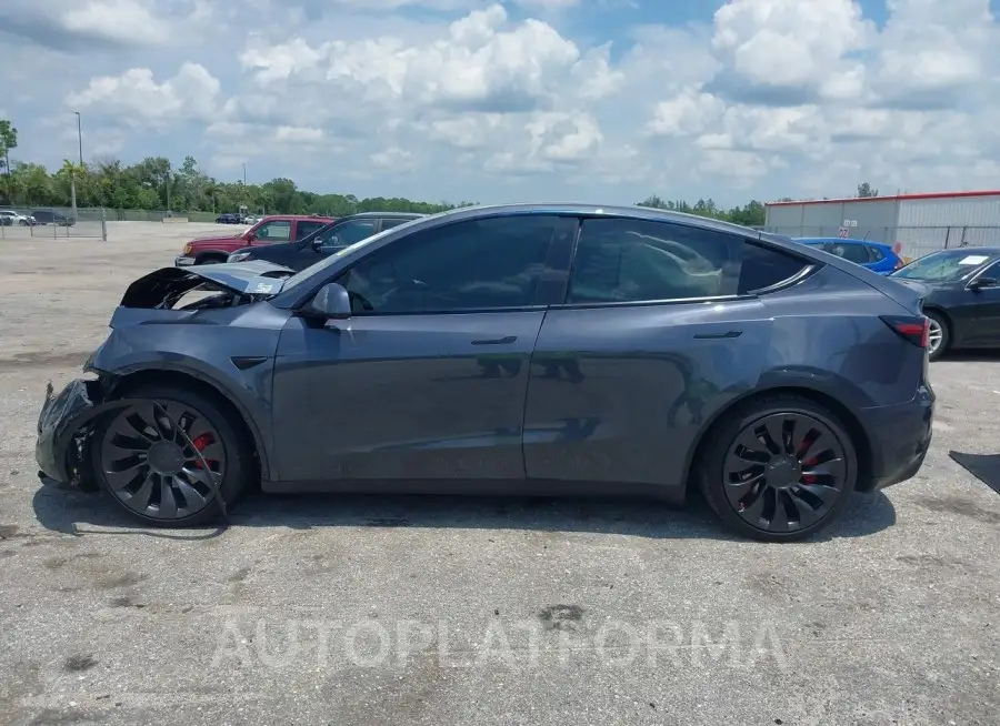 TESLA MODEL Y 2022 vin 7SAYGDEF2NF377699 from auto auction Iaai