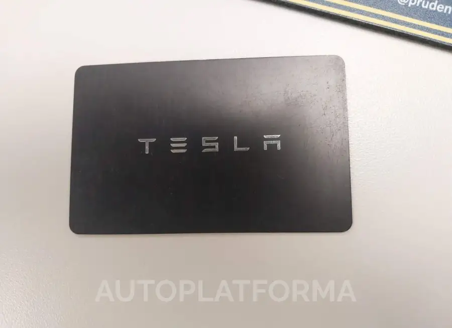 TESLA MODEL Y 2022 vin 7SAYGDEF2NF377699 from auto auction Iaai