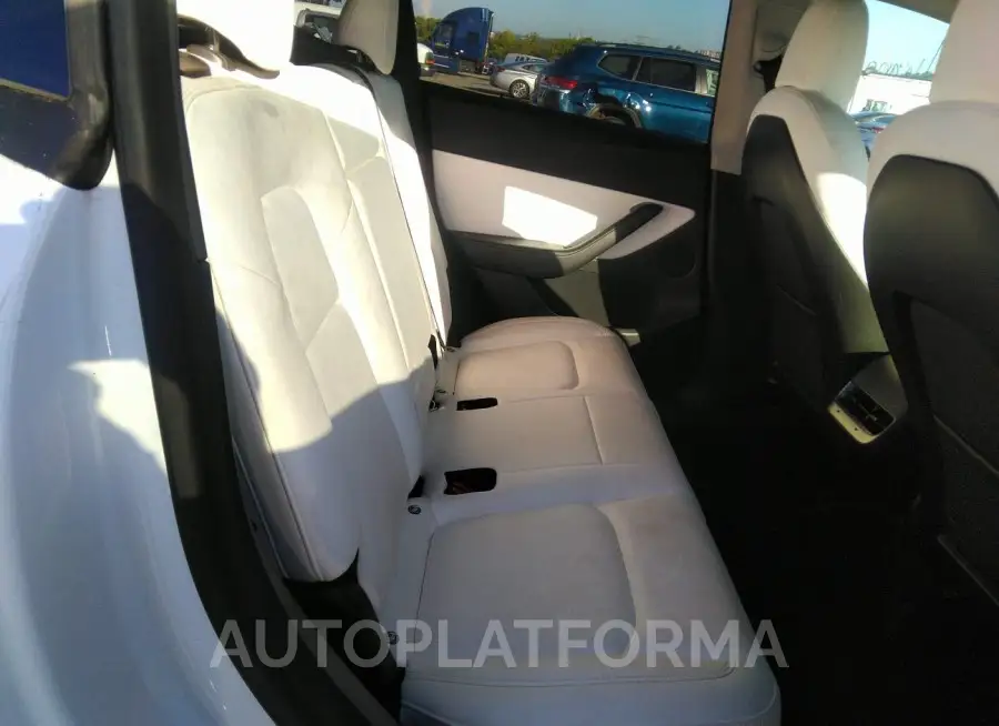 TESLA MODEL Y 2021 vin 5YJYGDEE9MF303439 from auto auction Iaai