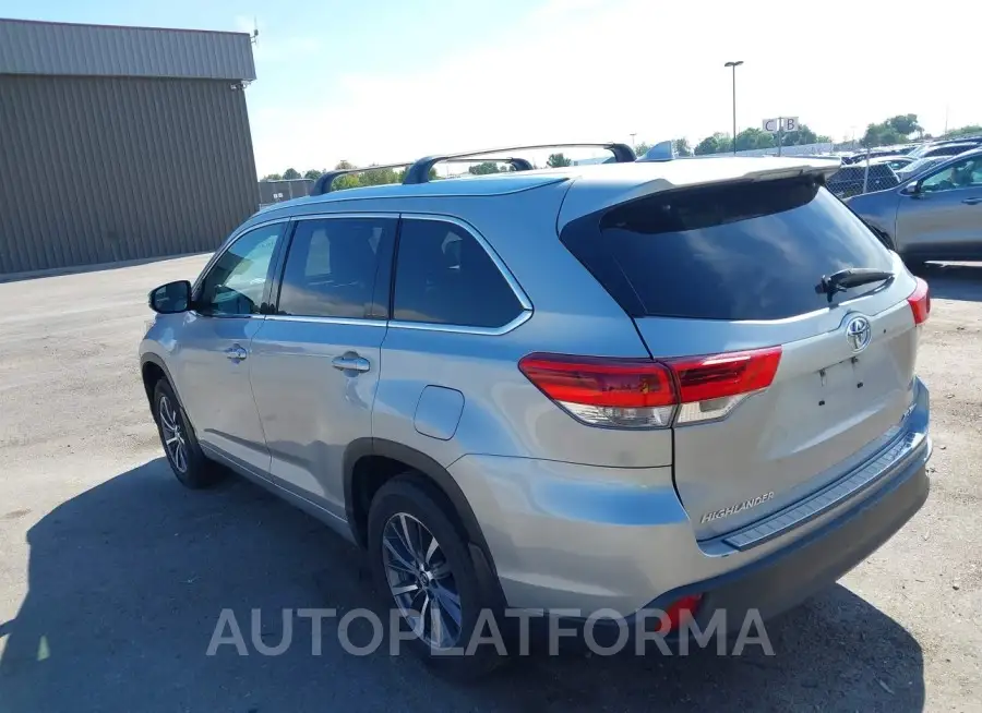 TOYOTA HIGHLANDER 2017 vin 5TDJZRFH2HS521211 from auto auction Iaai