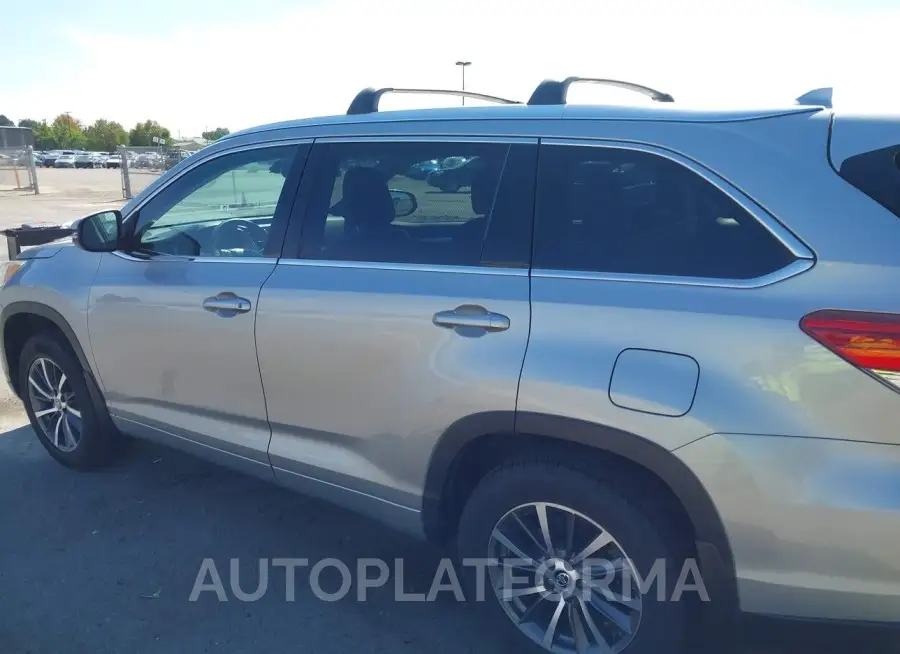 TOYOTA HIGHLANDER 2017 vin 5TDJZRFH2HS521211 from auto auction Iaai