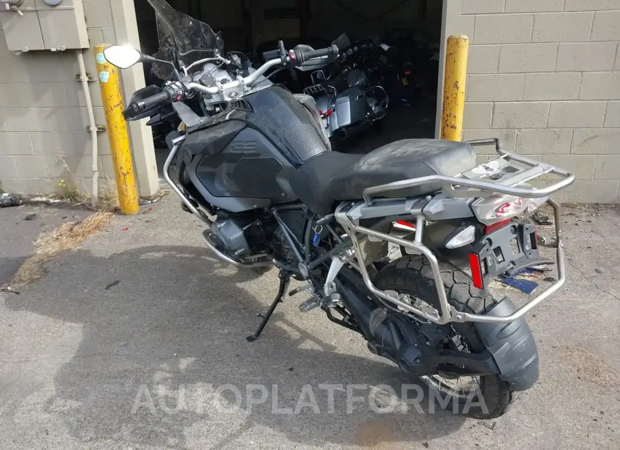 BMW R1200 2017 vin WB10A1204HZ898896 from auto auction Iaai