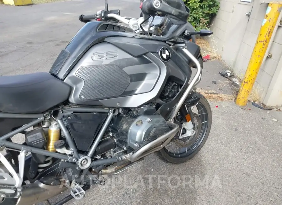 BMW R1200 2017 vin WB10A1204HZ898896 from auto auction Iaai