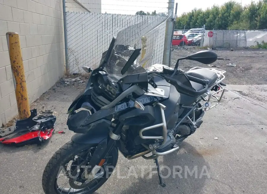 BMW R1200 2017 vin WB10A1204HZ898896 from auto auction Iaai