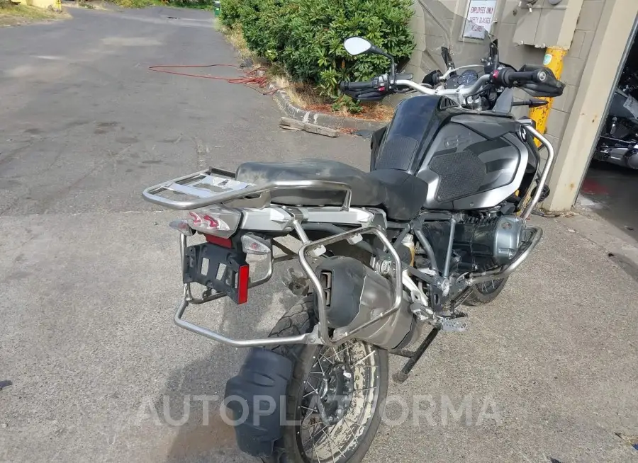 BMW R1200 2017 vin WB10A1204HZ898896 from auto auction Iaai