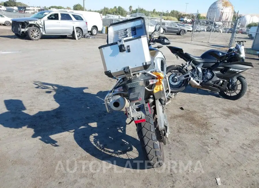 BMW F800 2015 vin WB10B1502FZ493495 from auto auction Iaai