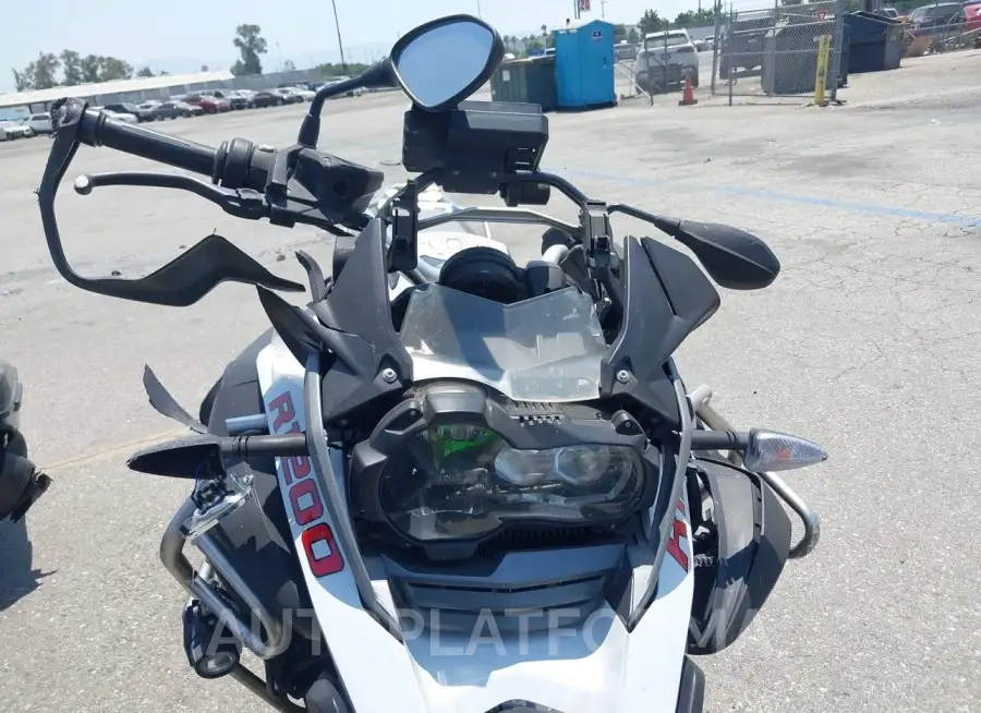 BMW R1200 2017 vin WB10A1208HZ898173 from auto auction Iaai