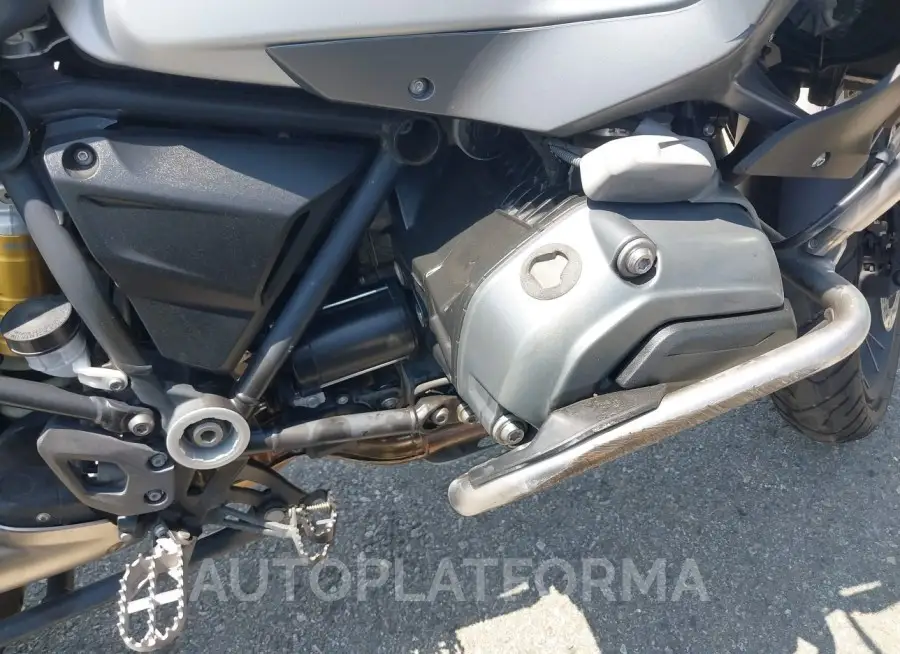 BMW R1200 2017 vin WB10A1208HZ898173 from auto auction Iaai