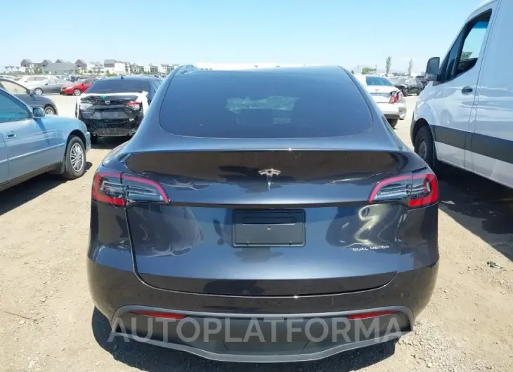 TESLA MODEL Y 2024 vin 7SAYGDEE8RA246903 from auto auction Iaai