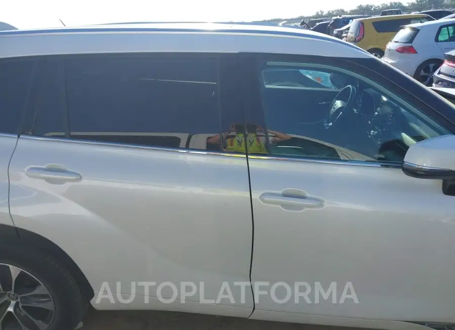 TOYOTA HIGHLANDER 2021 vin 5TDGZRAH1MS525603 from auto auction Iaai