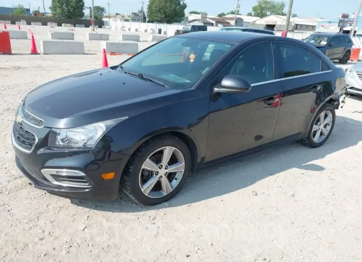 CHEVROLET CRUZE 2015 vin 1G1PE5SB3F7135560 from auto auction Iaai