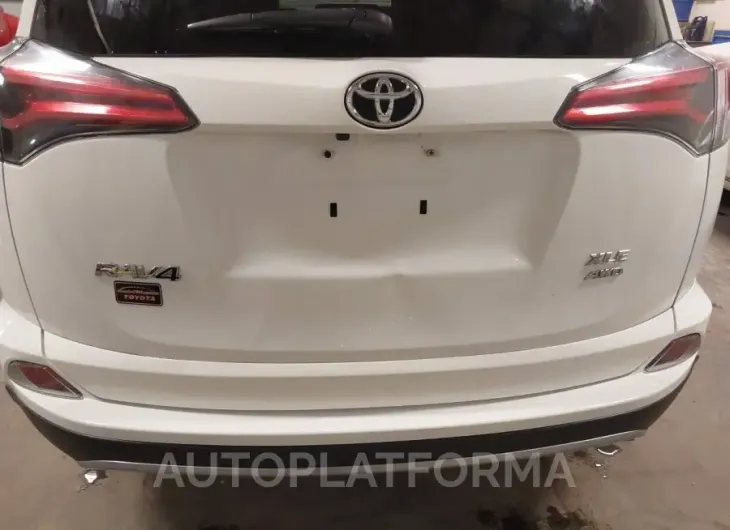 TOYOTA RAV4 2017 vin 2T3RFREV8HW632119 from auto auction Iaai