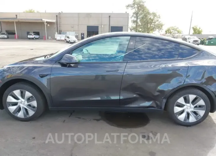 TESLA MODEL Y 2024 vin 7SAYGDED8RF085723 from auto auction Iaai