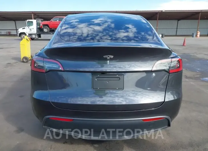 TESLA MODEL Y 2024 vin 7SAYGDED8RF085723 from auto auction Iaai