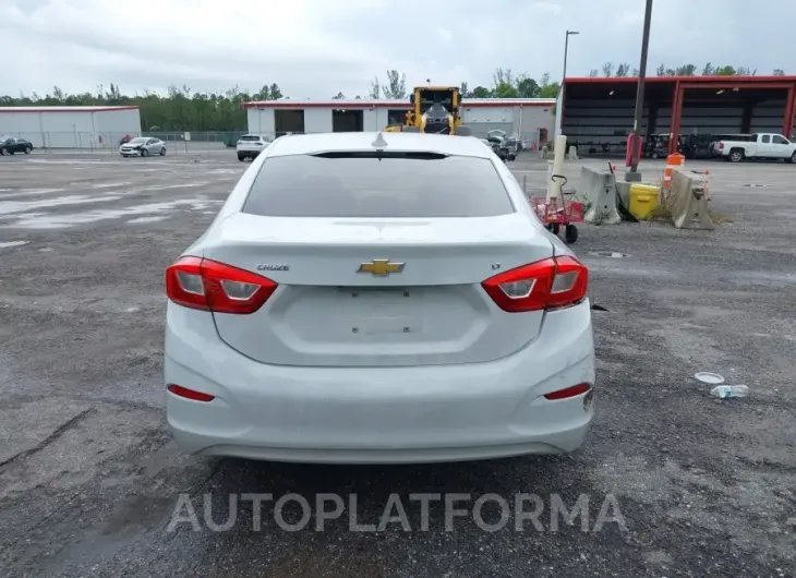 CHEVROLET CRUZE 2017 vin 1G1BE5SM7H7168382 from auto auction Iaai