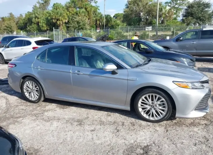 TOYOTA CAMRY HYBRID 2019 vin 4T1B21HK6KU010585 from auto auction Iaai