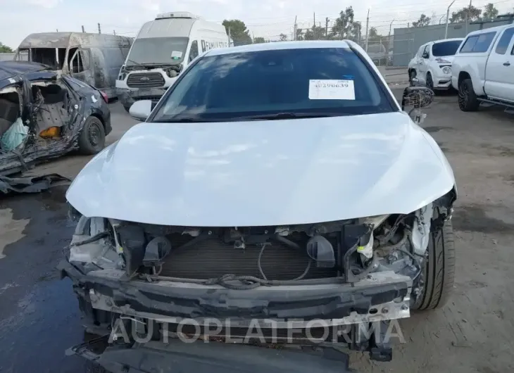 TOYOTA CAMRY HYBRID 2018 vin 4T1B21HK6JU007104 from auto auction Iaai