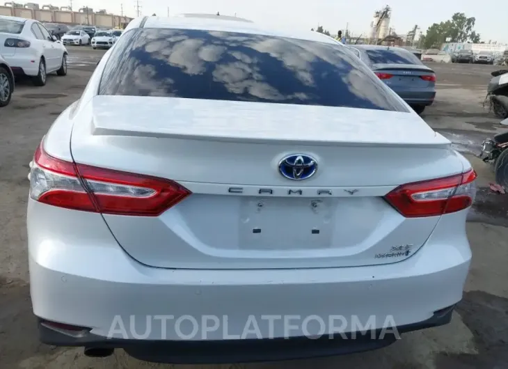 TOYOTA CAMRY HYBRID 2018 vin 4T1B21HK6JU007104 from auto auction Iaai