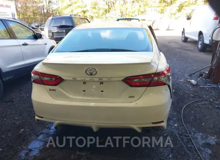 TOYOTA CAMRY 2018 vin 4T1B11HK0JU039582 from auto auction Iaai